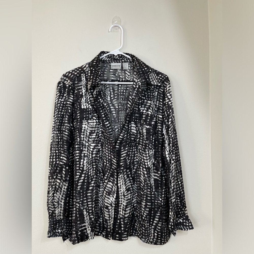 Chico's Black White Silk Lightweight Burnout Art-to-Wear Shirt Тор Button Down 1